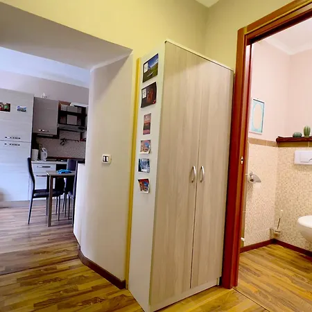 Holiday home Lakefront With Private Garden And Parking Dascio