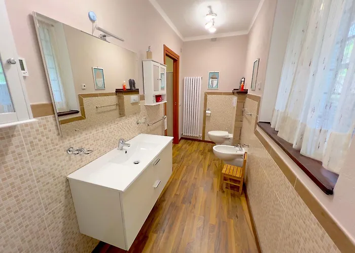 Holiday home Lakefront With Private Garden And Parking