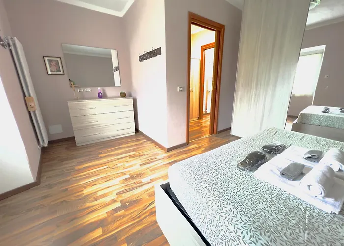 Holiday home Lakefront With Private Garden And Parking Dascio