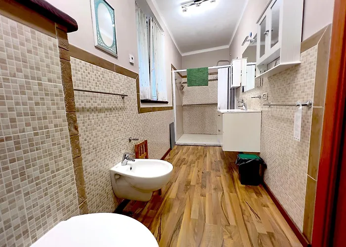 Lakefront With Private Garden And Parking