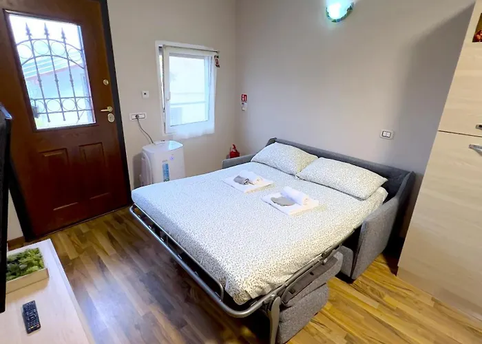 Holiday home Lakefront With Private Garden And Parking