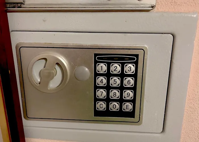 Lakefront With Private Garden And Parking