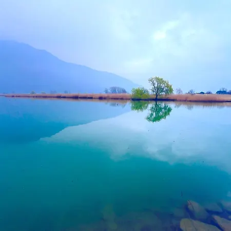 Lakefront With Private Garden And Parking Дом отдыха Dascio