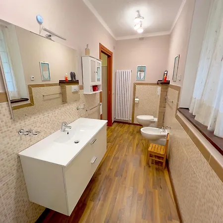 Casa vacanze Lakefront With Private Garden And Parking