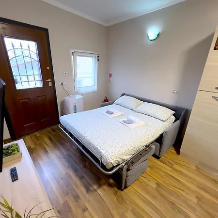 Casa vacanze Lakefront With Private Garden And Parking