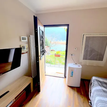 Lakefront With Private Garden And Parking *