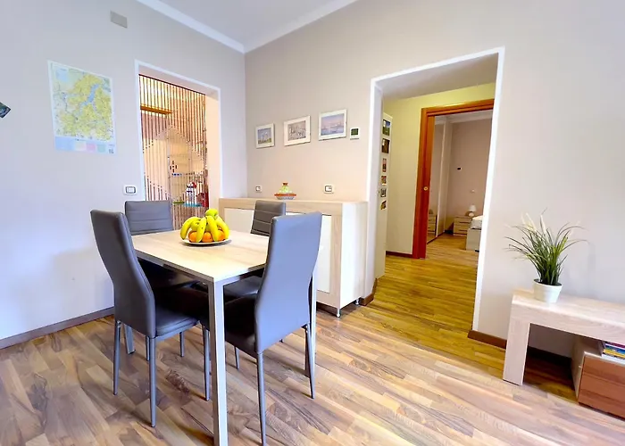 Lakefront With Private Garden And Parking