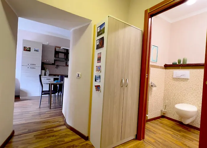 Дом отдыха Lakefront With Private Garden And Parking Dascio