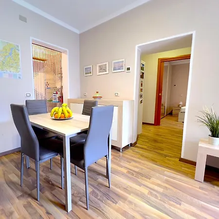 Lakefront With Private Garden And Parking