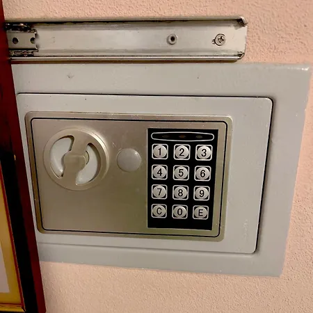 Lakefront With Private Garden And Parking